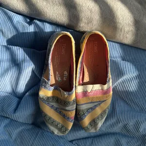 Sold out Toms size 8 thumbnail 1