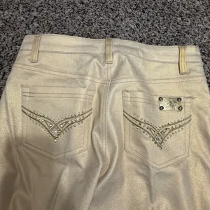DG2 Diane Gilman Gold Metallic Coated Embellished Straight Leg Jeans 6 thumbnail 4