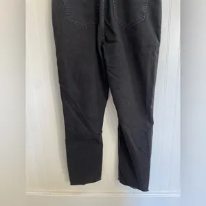 MADEWELL Skinny Overalls in Lunar Wash Black Denim Raw Hem Size L thumbnail 12