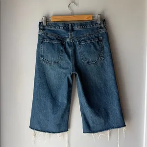 UNIQLO 90s Style Cut Offs 3/4 Denim Shorts thumbnail 2