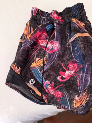 Lululemon Shorts Hotty Hot 2.5" thumbnail 2