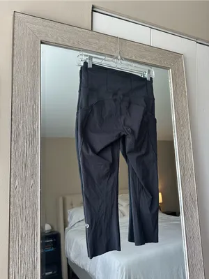 Lululemon Black Cropped Yoga Leggings Size 6 Pull-On Pockets Stretch Nylon thumbnail 2
