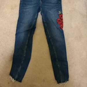 Zara Floral Denim Jeans thumbnail 2