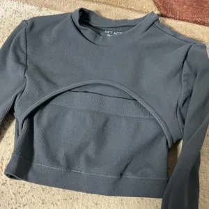 SET ACTIVE Ribbed Cutout Long Sleeve Crop Top Womens S Grey Athleisure Mock Neck thumbnail 6