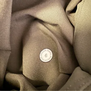 Lululemon On The Fly Pants – Women’s Size 6 – Dark Olive Green thumbnail 6