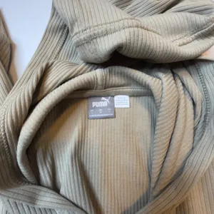 Puma Womens Ribbed Knit Cropped Hoodie Tan Beige Long Sleeve Pullover Large EUC thumbnail 7