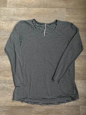 Lululemon Emerald Long Sleeve In Grey and White Sz 8 thumbnail 5