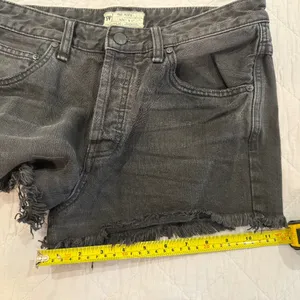 FREE PEOPLE High Rise Black Denim Jean Short Shorts 27 Raw Edge Frayed Cutoff thumbnail 7