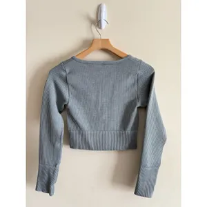 Aerie Offline Women S Green Main Squeeze Crop Thermal Henley Seamless Waffle‎ thumbnail 3