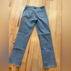 Abercrombie & Fitch 90s Straight denim jeans in a light wash with a raw hem! thumbnail 2