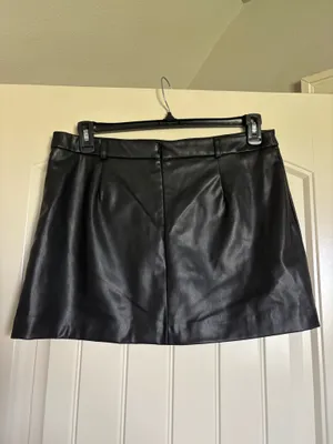 BNWT Black Zara leather mini skirt XL thumbnail 2