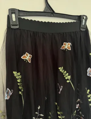 Black Floral Skirt with embroidery Size XS In excellent condition thumbnail 3