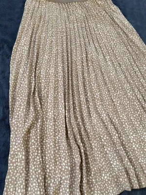 Vince Camuto Beige Micro Dot Pleated Midi Skirt thumbnail 4