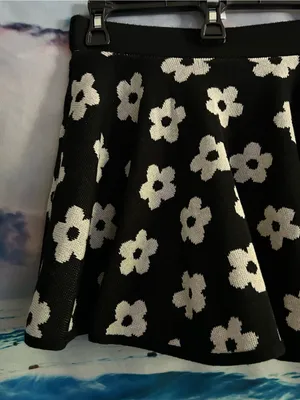 Forever 21 Black & White Floral Knit Skater Mini Skirt Small thumbnail 6