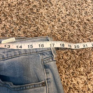 Old Navy Womens Flare‎ Jeans Mid Rise Distressed Light Wash Size 12 Regular thumbnail 4