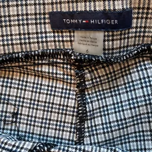 Tommy Hilfiger| Plaid black/white/tan stretchy slacks thumbnail 4