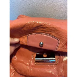 Coach Coral Pink Crinkled Patent Leather Hobo Shoulder Bag Turnlock Pink Bag thumbnail 9