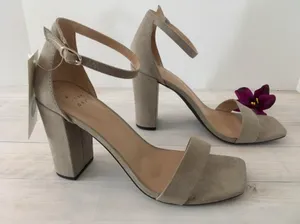 Square Toe Heels, Size 9 Gray thumbnail 3