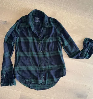Abercrombie & Fitch Blackwatch Plaid Button-Down Shirt - Green & Black size XS thumbnail 1