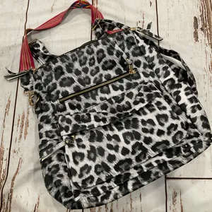 Nwot Modern & Chic Faux Leather Convertible‎ Tote Strap Backpack thumbnail 6