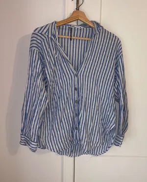 ZARA NWOT $59 Woman’s S Blue and White Striped Button-Up Blouse Size Small thumbnail 1