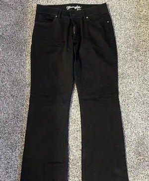 Wrangler Women’s Boot Jeans Size 11 Length 34 in Black thumbnail 1