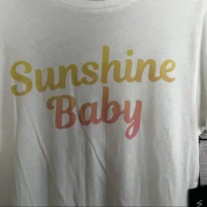 WILDFOX Women's Short Sleeve Crew Neck "Sunshine Baby" Graphic Tee Sz M thumbnail 6