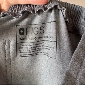 Figs Women’s Yola Skinny Scrub Pants‎ in Graphite Gray Size Small thumbnail 2