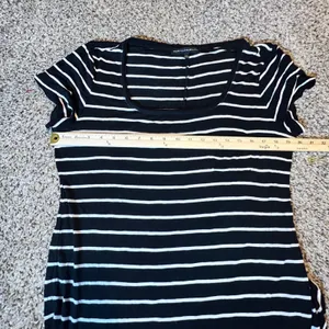 White House Black Market Black‎ White Striped Scoop Neck Tee Shirt Womens Medium thumbnail 4