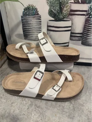 Madden Girl Bryceee Sandal White Criss-Cross Toe Straps Women's Size 9 thumbnail 3
