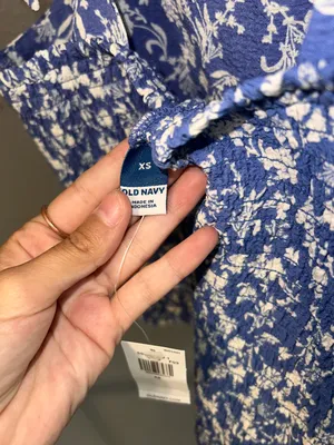 Old Navy NWT  BLUE FLORAL TOP thumbnail 4