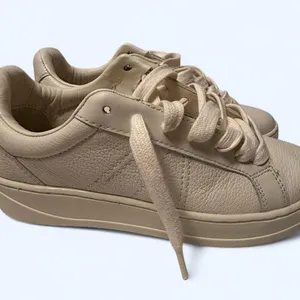 Zara Cream Leather Sneakers thumbnail 2