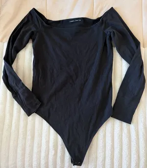 Abercrombie & Fitch Black Long-Sleeve Bodysuit thumbnail 1