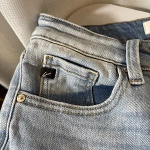 KanCan Junior's 5/26‎ Jeans Blue Denim Mid Rise Medium Wash Straight Fringe Hem thumbnail 4