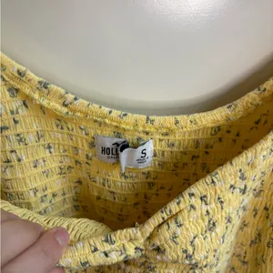 Hollister Yellow Floral Smocked Midi Dress Size S thumbnail 4