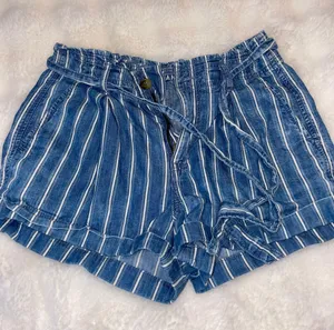 American Eagle shorts thumbnail 1
