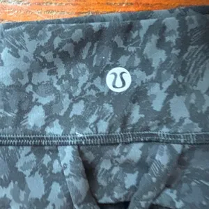 Lululemon Energy Bra Longline Grey Black Leopard Camo Strappy Sports Bra XS‎ thumbnail 3