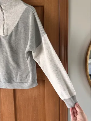 PerfectWhiteTee Tyra Fleece 1/4 Zip Pullover in Heather Grey Women’s Small thumbnail 12