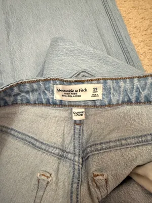Abercrombie High-Rise Jeans Curve Love thumbnail 2