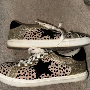Stylish Gold and Black Women's Sneakers thumbnail 4