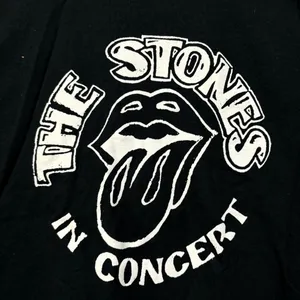 The Stones in Concert the Rolling Stones Hot Lips Womens Rock Tee L thumbnail 2