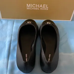NWT Michael Kors
Women's Mandy Ballet Flats thumbnail 5