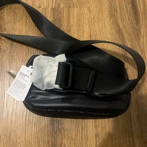 Lululemon Everywhere Belt Bag Wunder Puff thumbnail 3