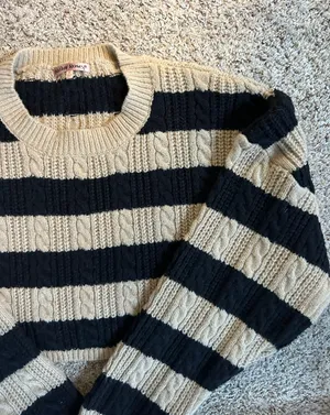 Lane 201 Cropped Sweater thumbnail 4