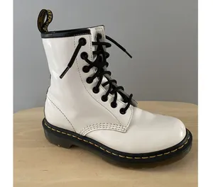 Dr Martens Boots Smooth White Patent Leather Pascal Womens 6 AirWair Docs 1460 thumbnail 1