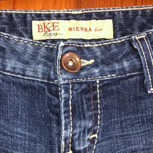 BKE denim sierra boot cut jeans size 27x31 1/2 darker western jeans country thumbnail 4