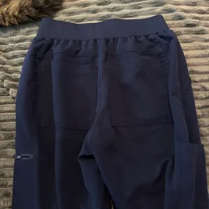 Fabletics jogger scrub pants thumbnail 4