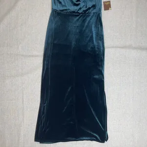 Taylor | NWT Dark Emerald Stretch Velvet Maxi Dress | Size 6 thumbnail 5
