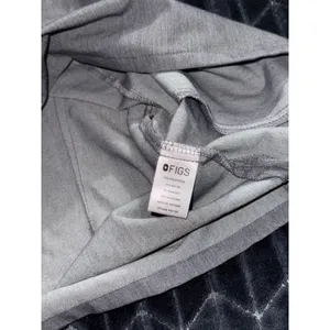 Figs Casma Top Women's Graphite Gray Three Pocket Scrub‎ V-neck Darted Back Sz M thumbnail 4