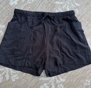 Old Navy Black Athletic Drawstring Shorts thumbnail 1